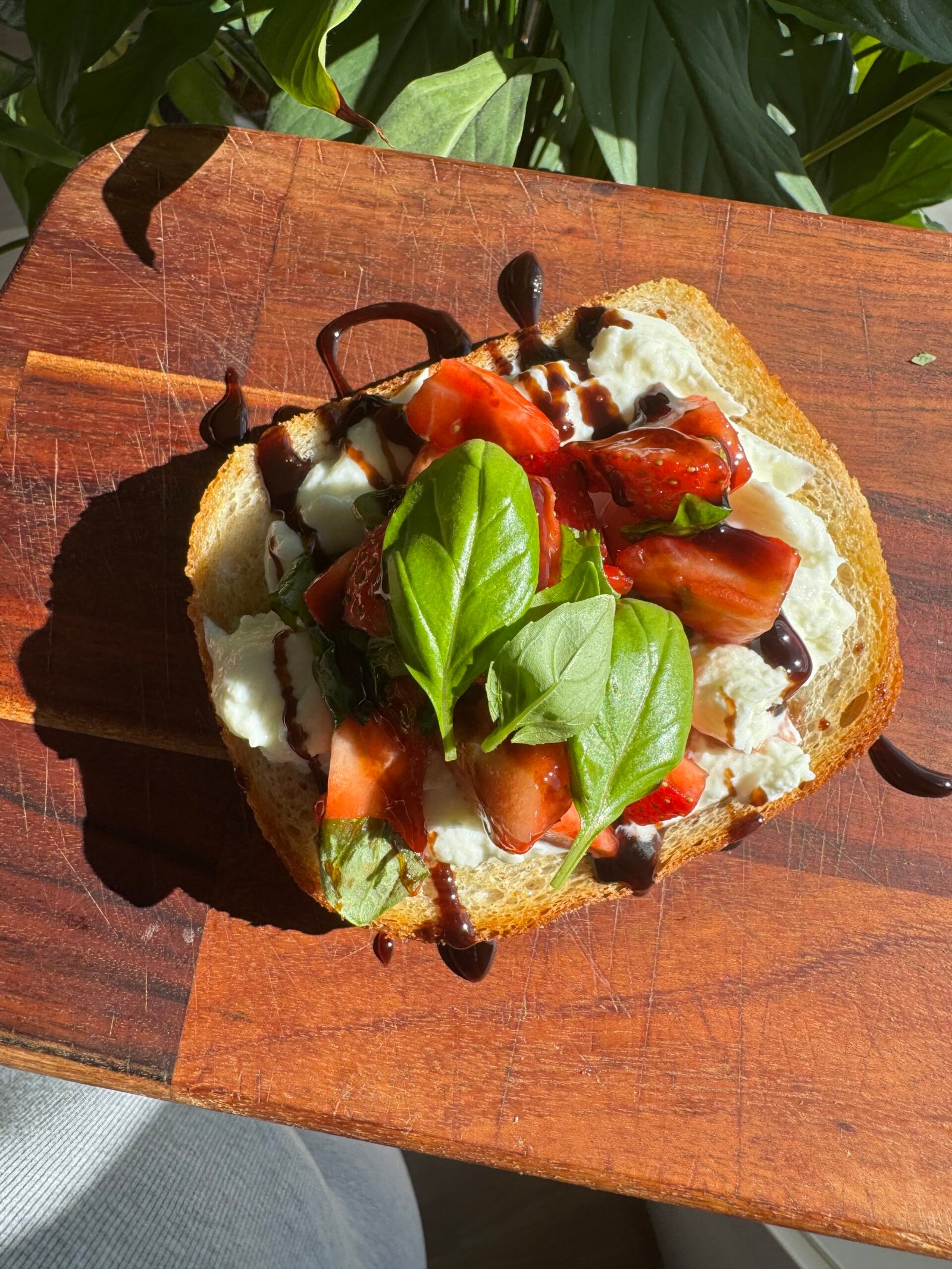 Bruschetta med jordbær og balsamico